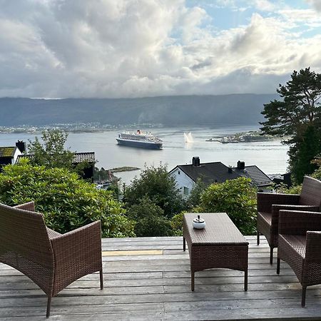 Great Place With View To The Mountains And Fjord Alesund Bagian luar foto