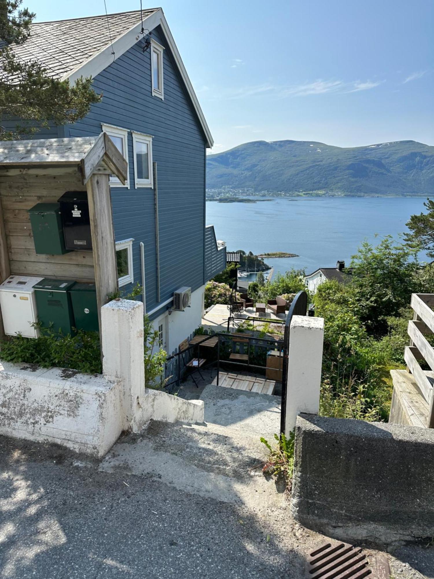 Great Place With View To The Mountains And Fjord Alesund Bagian luar foto