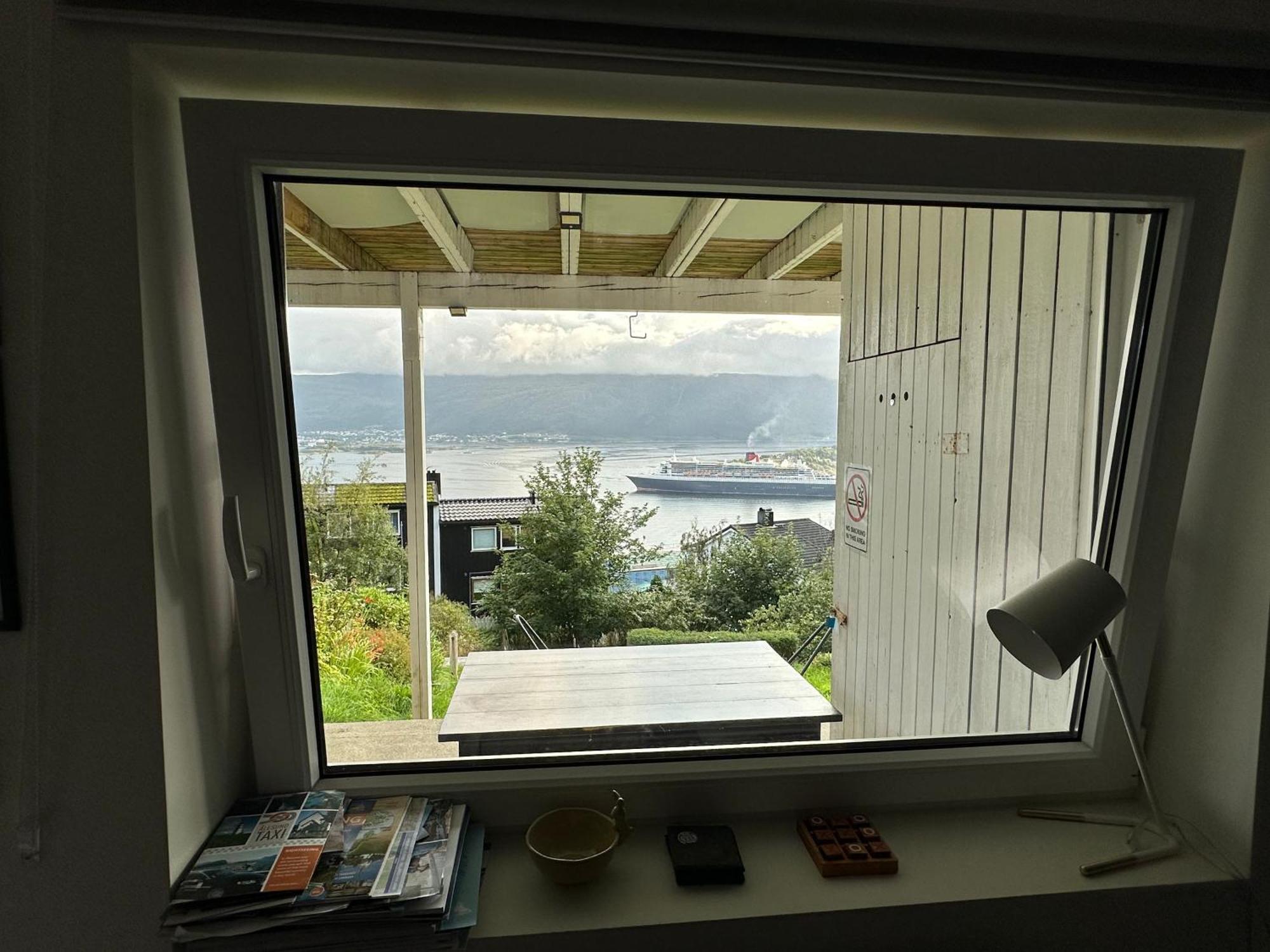 Great Place With View To The Mountains And Fjord Alesund Bagian luar foto